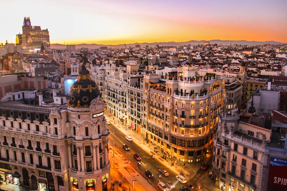 Vista panorámica de Madrid con la bandera de España